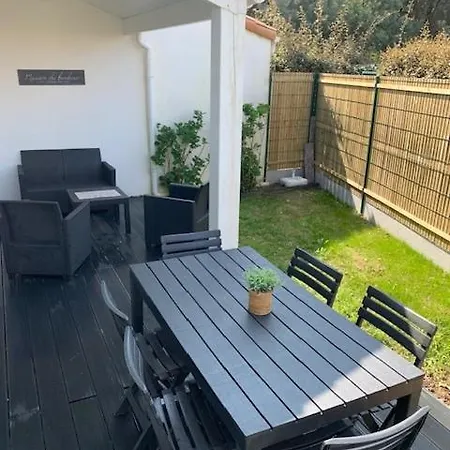 Maison 6 Personnes Dans Domaine Avec Piscine - 800m בית נופש